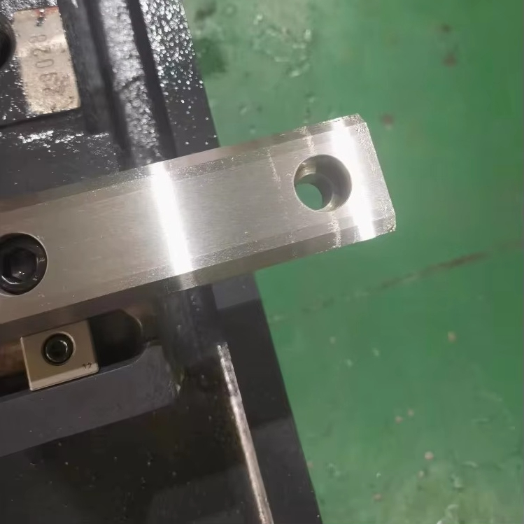 CNC Verticaal Bewerkingscentru - Heavy Equipment Center recensie en prijs